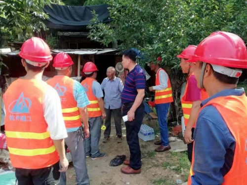 【战高温】 酷暑无情，人有情 ——咸宁项目部高温慰问孤寡老人